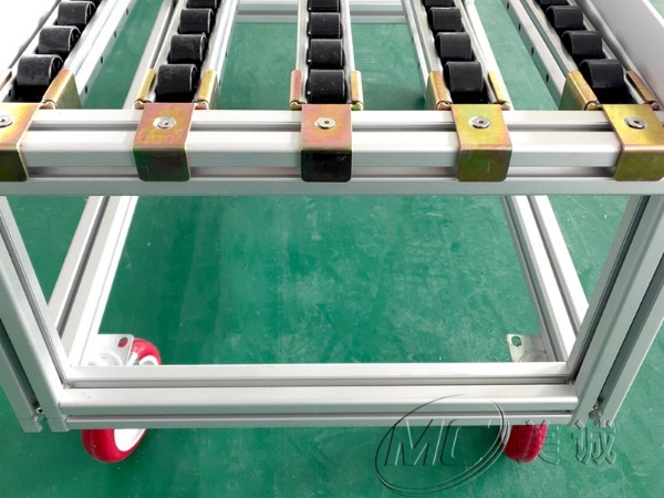 如何定制移動流利條架子？