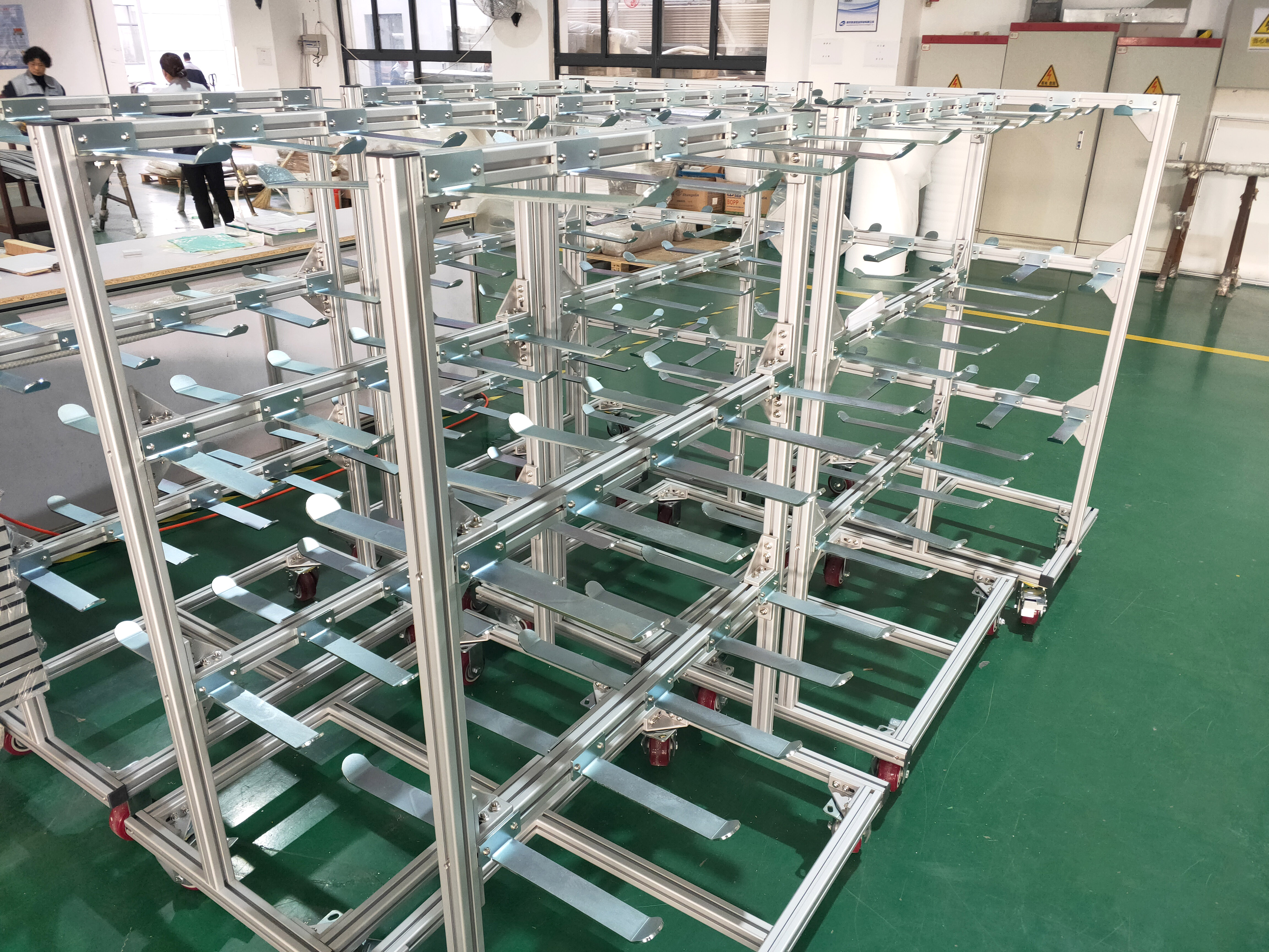 <i style='color:red'>型材架</i>屬于半成品，可變成各式成品